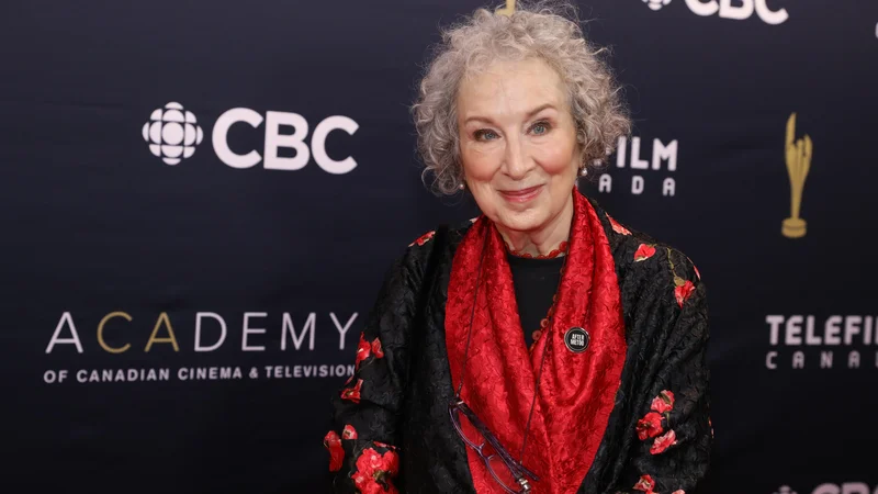 Fotografija: Imena kupca, ki je edinstveni negorljivi roman Margaret Atwood na dražbi v New Yorku kupil za kar 130.000 dolarjev, niso razkrili. FOTO: Shutterstock