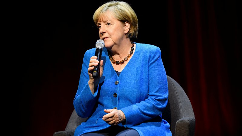 Fotografija: Nekdanja kanclerka Angela Merkel je v svojem prvem intervjuju po koncu politične kariere pojasnjevala predvsem svojo politiko do Rusije.

FOTO: Annegret Hilse/REUTERS

