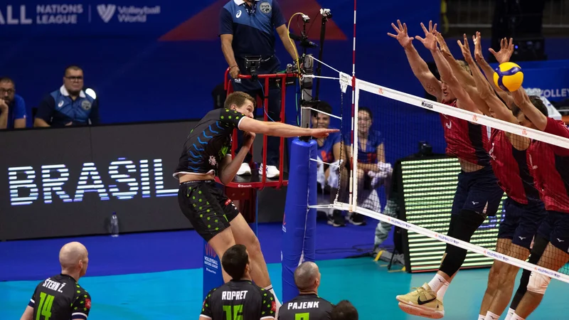Fotografija: Rok Možič je bil še največkrat kos vioskemu ameriškemu bloku. FOTO: Volleyballworld.com