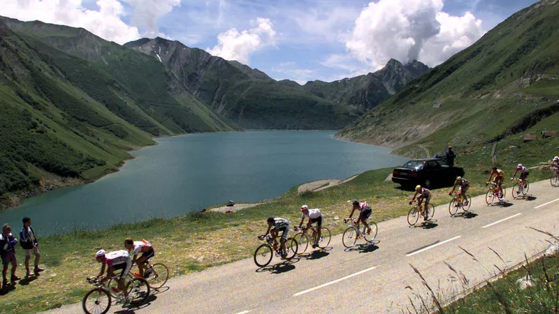 Fotografija: Slovensko kolesarstvo zdaj preživlja imenitno dobo, nase pa je opozorilo že pred desetletji. FOTO: Reuters