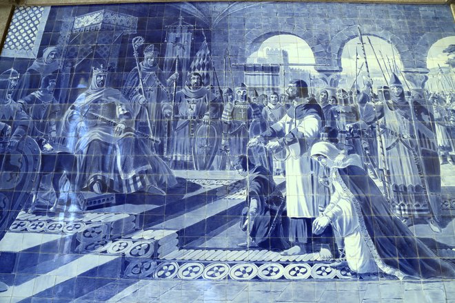 O cavaleiro Egas Moniz entrega-se a si e à sua família ao rei Afonso VII.  FOTO: Milan Ilić