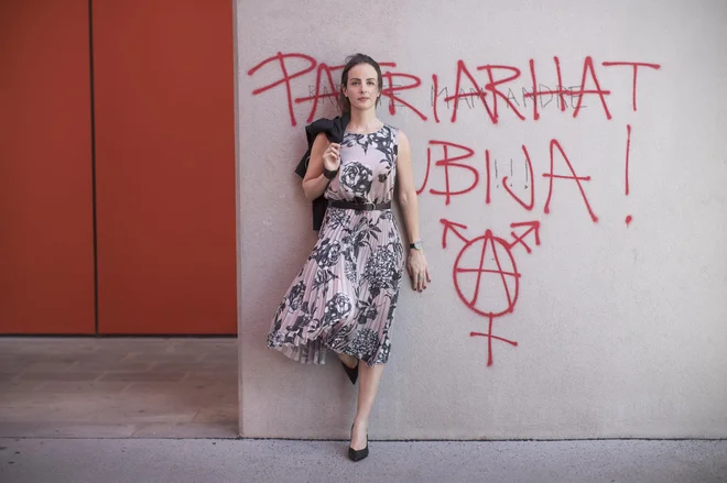 Tamara Pavasović Trošt, sociologinja in izredna profesorica na Ekonomski fakulteti in Fakulteti za družbene vede že vso kariero preučuje, kako deluje nacionalizem. FOTO: Jure Eržen/Delo
