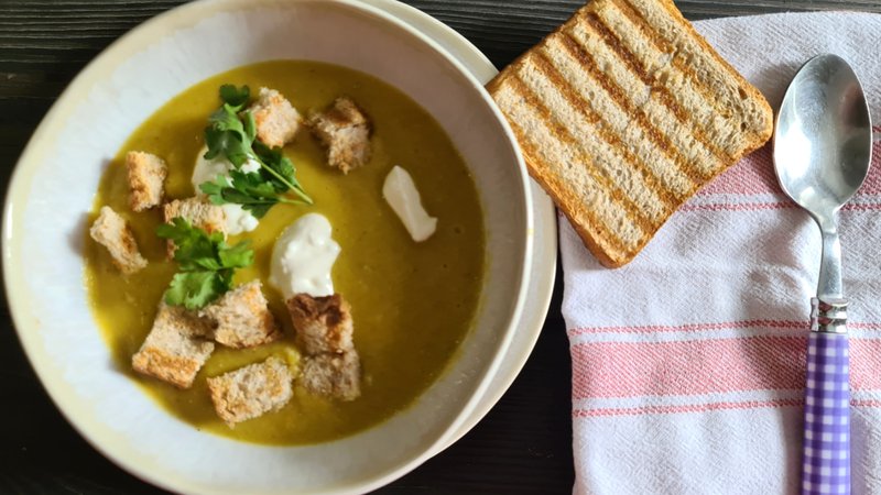 Fotografija: Poletov recept: Zelenjavna juha. FOTO: Tanja Drinovec/Delo
