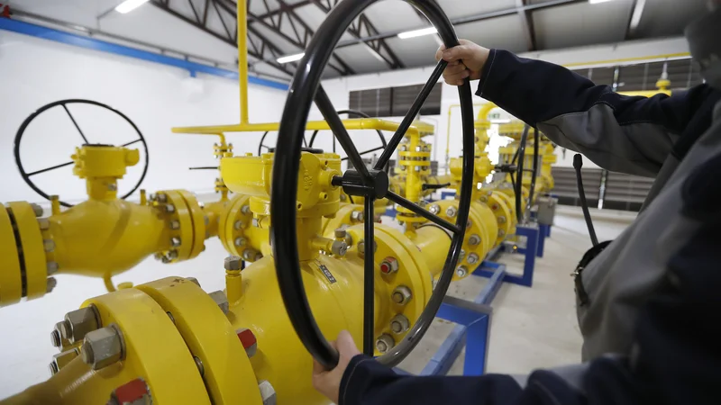 Fotografija: Nadomestna oskrba s plinom je urejena podobno, kot velja za elektriko. FOTO: Leon Vidic/Delo