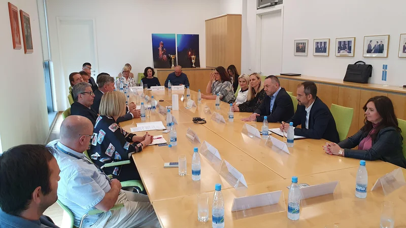 Fotografija: Minister Bešič Loredan s Koordinacijo zdravniških organizacij. Foto Zdravniška Zbornica Slovenije