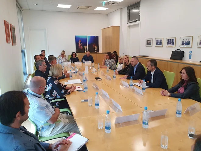 Minister Bešič Loredan s Koordinacijo zdravniških organizacij. Foto Zdravniška Zbornica Slovenije