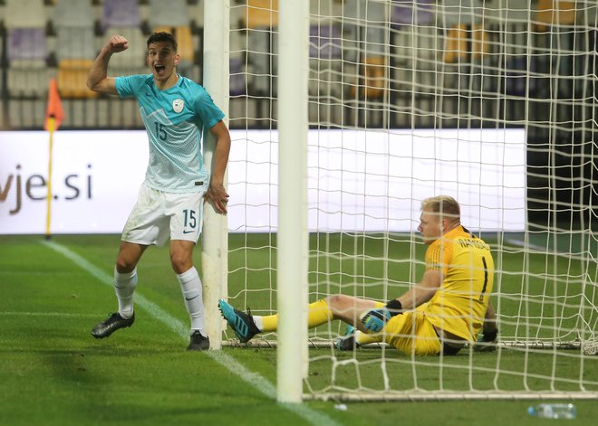 Kapetan Dušan Stojinović je zabil še tretji gol in je najboljši slovenski strelec v kvalifikacijah. FOTO: Tadej Regent
