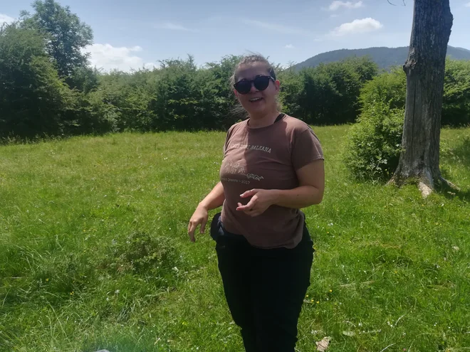 Varstveni ornitologinji Tjaši Zagoršek so sicer najbolj pri srcu sove, a razlik med pticami ne dela in se tudi vsakega škorca razveseli.
