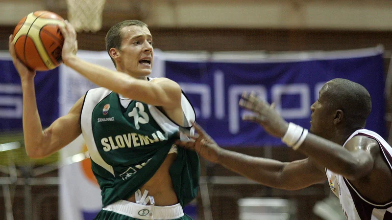 Goran Dragić med pripravljalno tekmo z Venezuelo v Mariboru leta 2006. FOTO: Blaž Samec/Delo