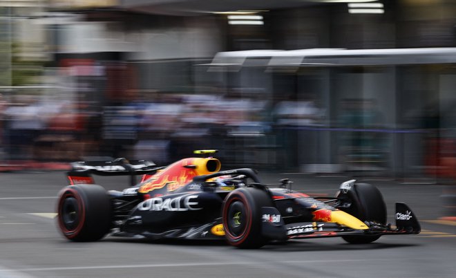 Sergio Perez bo dirko v Bakuju začel z drugega štartnega položaja. FOTO: Hamad I Mohammed/Reuters
