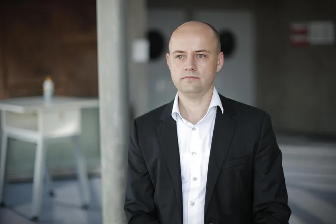 Ker v Sloveniji pozno vstopamo na trg dela in hitro odhajamo z njega, se bodo izdatki za pokojnine zelo povišali, pritisk bo tudi na zdravstvo in dolgotrajno oskrbo, ki jo večinoma potrebujejo starejši od 80 let, je poudaril prof. dr. Jože Sambt. FOTO: Uroš Hočevar/Delo
