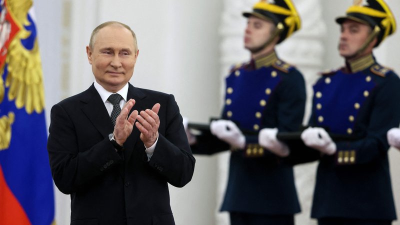 Fotografija: Vladimir Putin je pred kamere stopil ob današnjem dnevu Rusije. FOTO: Mikhail Metzel/AFP
