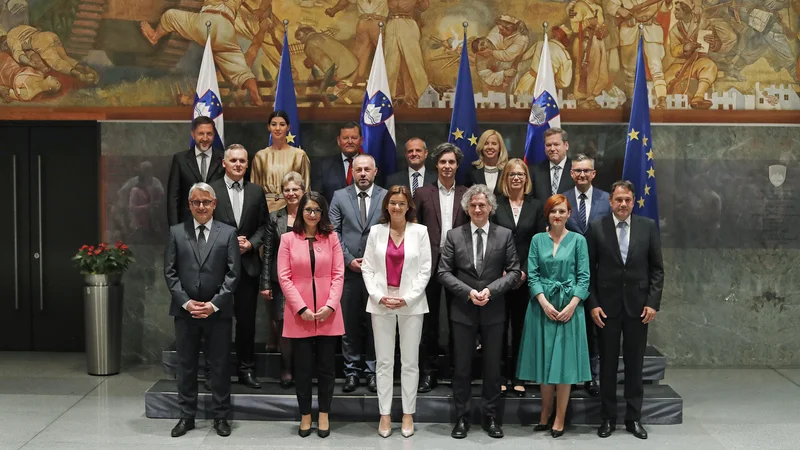 Fotografija: Potekajo prvi dnevi vladanja nove politične večine, ki smo si je v večini želeli. Predsednik vlade dr. Robert Golob je sestavil prvo večinsko verzijo ministrske ekipe Foto Matej Družnik/Delo
