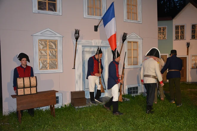 Dogajanje je postavljeno v čas Ilirskih provinc. FOTO: Igor Adamič/KD Josipa Jurčiča
