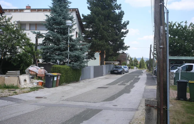 Napadalec jo je presenetil, ko se je pripeljala domov. FOTO: Tadej Regent
