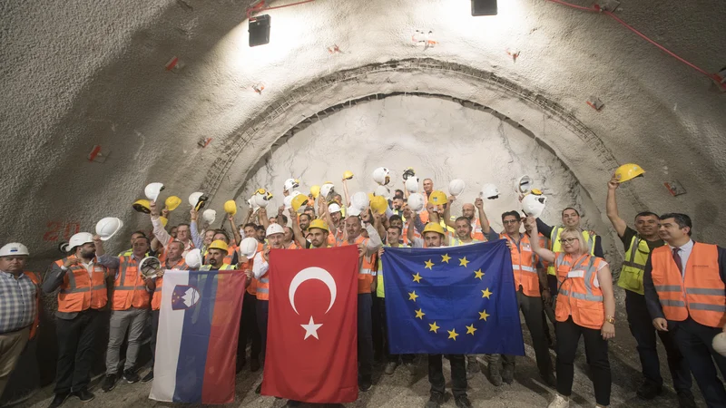 Fotografija: Preboj predora Mlinarji železniške proge Drugi tir. FOTO: Jure Eržen/Delo