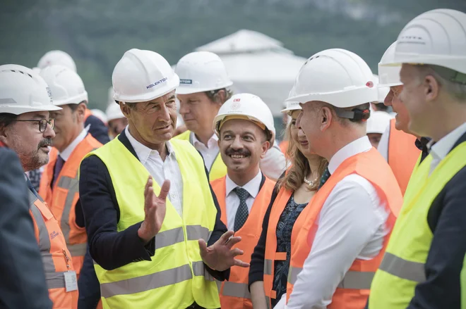 Stojan Petrič, Kolektor, turški infrastrukturni minister Adil Karaismailoğlu in infrastrukturni minister Bojan Kumer so si včeraj imeli marsikaj povedati. FOTO: Jure Eržen/Delo
