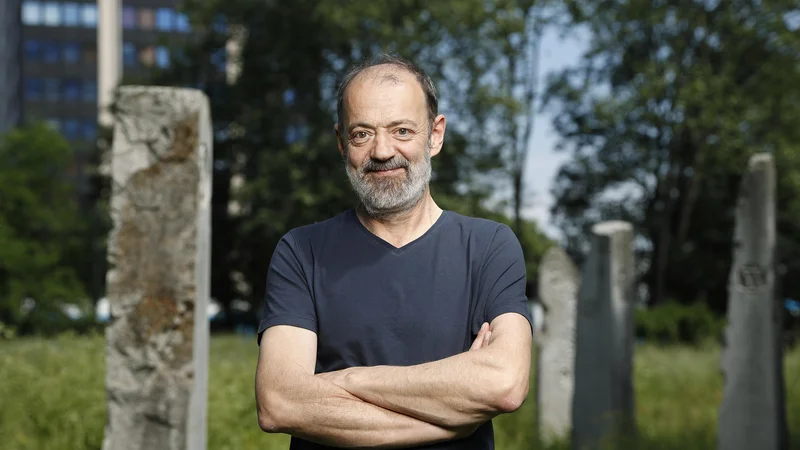 Fotografija: »Včasih zadeve, če jih preveč seciraš, izgubijo lepoto in privlačnost, nekatere tudi niso razložljive,« pravi Roman Rozina. FOTO: Leon Vidic/Delo