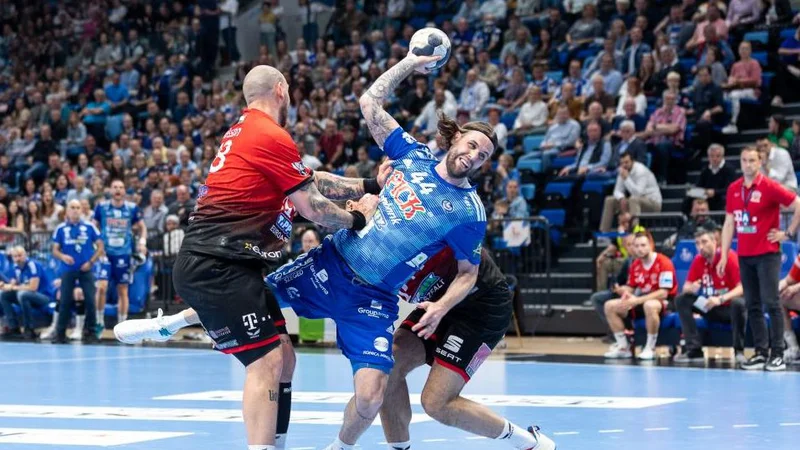 Fotografija: Dean Bombač je bil najbolj nevaren za obrambo Veszprema. FOTO: Pick Szeged