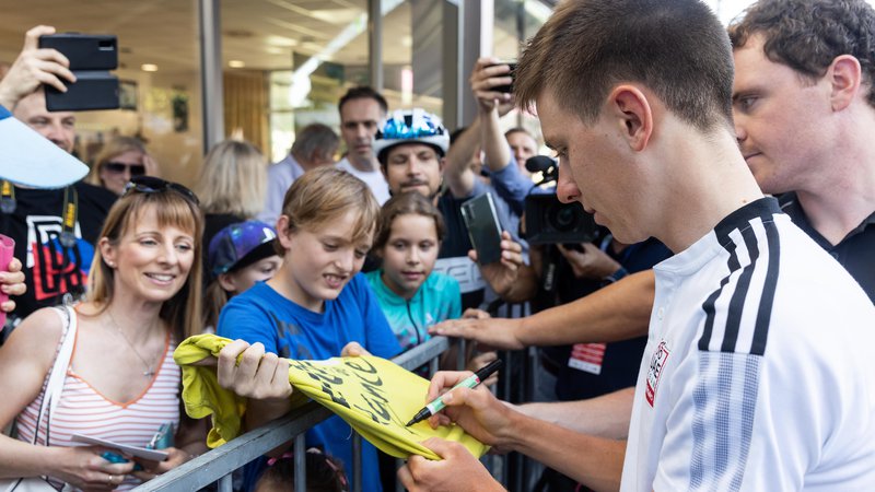Fotografija: Tadej Pogačar bo ta teden lovil drugo zaporedno zmago na dirki po Sloveniji, nato pa še tretjo na Touru. FOTO: Vid Ponikvar/Sportida
