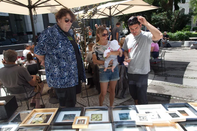 Žiga Koritnik in nekdanji umetniški vodja festivala Pedro Costa z družino FOTO: Miha Fras
