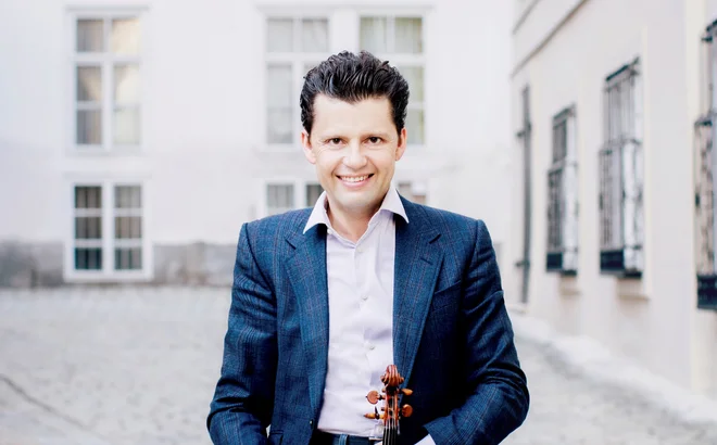 Julian Rachlin igra na Stradivarijevo violino iz leta 1704. FOTO: arhiv Festivala Ljubljana
