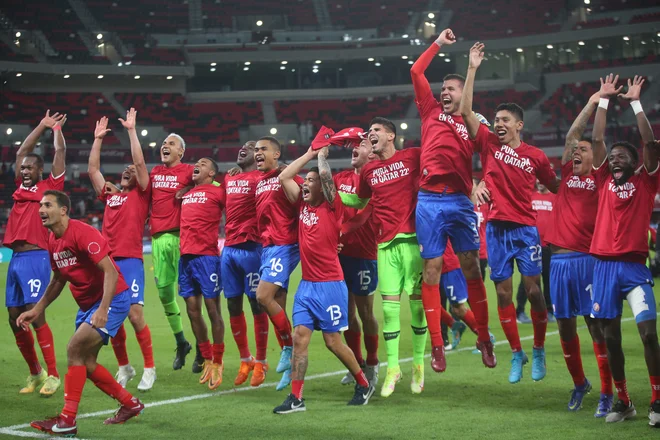 Na štadionu Ahmed bin Ali v Al-Rajanu so si Kostaričani kot zadnji zagotovili nastop na letošnjem mundialu. FOTO: Mustafa Abumunes/AFP
