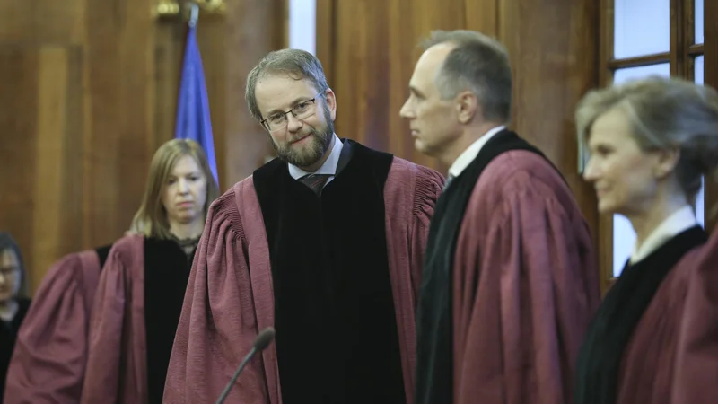 Za ustavnega sodnika je lahko izvoljen državljan Slovenije, ki je pravni strokovnjak in star najmanj 40 let. FOTO: Jože Suhadolnik/Delo