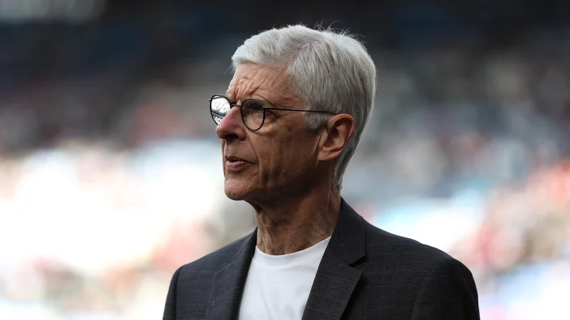 Fotografija: Arsene Wenger se je pred dnevi mudil na londonskem olimpijskem štadionu, kjer je bil na sporedu t. i. Soccer Aid, dobrodelna nogometna tekma med angleško ekipo legend in ekipo zvezdnikov s celega sveta. FOTO: Matthew Childs/Reuters
