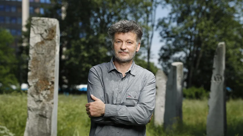 Fotografija: Neskončen dvom in neskončna samozaverovanost sta klavrni stvari, druga je zlasti naporna za okolico, je povedal pisatelj Marjan Žiberna. FOTO: Leon Vidic
