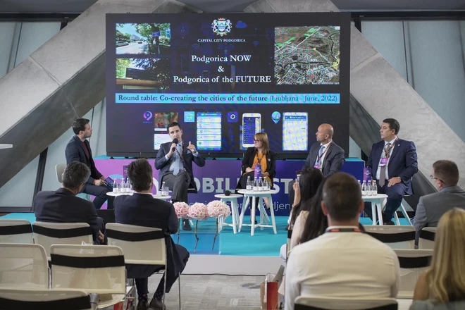 Parki in prenova stare industrije, zraven pa še nove oblike premikanja. FOTO: Jure Eržen/Delo
