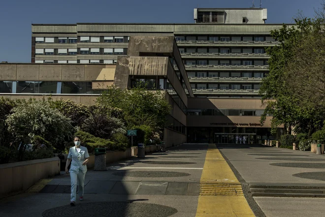 V ponedeljek so se na severni strani zahodnega trakta ljubljanskega kliničnega centra začela gradbena dela. FOTO: Voranc Vogel/Delo
