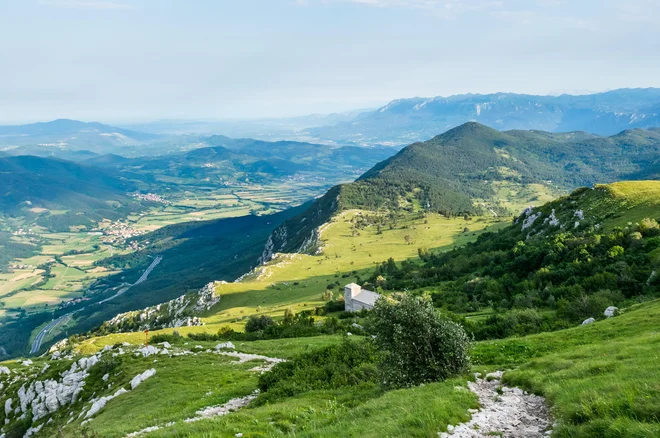 V občini Vipava se lahko pohvalijo z eno najcenejših oskrb s pitno vodo. FOTO: Alenfra/Shutterstock
