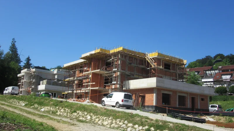 Fotografija: Projekt gradnje najemnih oskrbovanih stanovanj je vreden 3,2 milijona evrov. FOTO: Špela Kuralt/Delo
