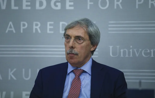 Na področju financ, ki so zrcalna slika gospodarstva in družbe ter geopolitičnih tokov, nastajajo velike spremembe. FOTO: Jože Suhadolnik
