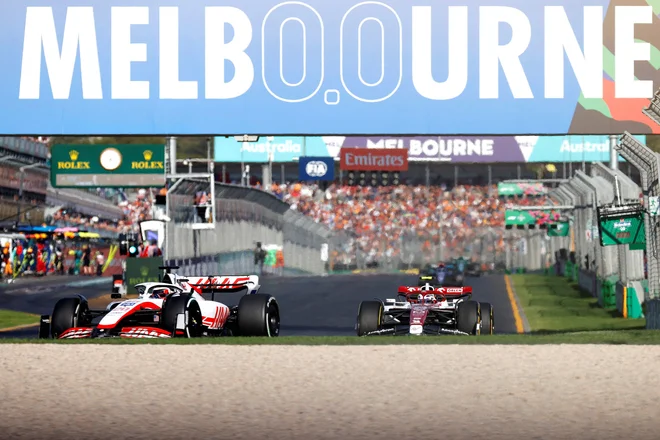 Kevin Magnussen (levo) med letošnjo VN Avstralije. FOTO: Con Chronis/AFP