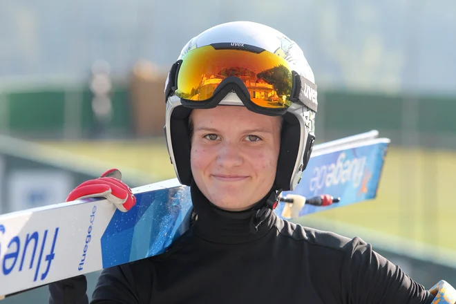 Ema Volavšek med treningom kombinatorcev na skakalnici v Kranju septembra lani. FOTO: Marko Feist
