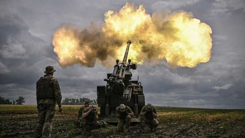 Fotografija: Ukrajinci so prepričani, da bodo s sodobnim zahodnim orožjem obrnili tok vojne proti ruskim silam. FOTO: Aris Messinis/AFP

