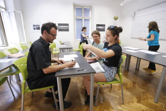 V šolah v manjših krajih so prepričani, da bi se k njim lahko vozili tudi dijaki iz večjih središč. FOTO: Leon Vidic/Delo
