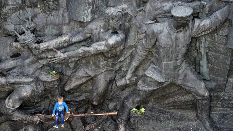 Fotografija: Moderna Evropa je na vojno nepripravljena, ne le materialno, ampak predvsem moralno. FOTO: Sergei Supinsky/Afp
