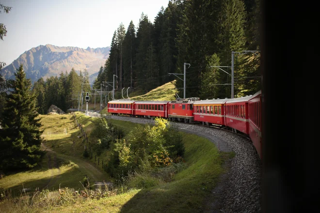 Lahko bi se vozila s skrajnega zahoda na skrajni vzhod držav, ki jih poznam le po imenih, po nekaj skopih, kratkih dejstvih. FOTO: Jure Eržen
