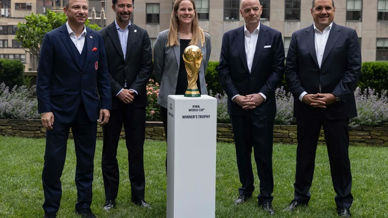 Fotografija: Predsedniki nacionalnih zvez gostiteljic svetovnega prvenstva leta 2026 in prvi mož mednarodne nogometne zveze Gianni Infantino so že v mundialskem ritmu. FOTO: Yuki Iwamura/AFP