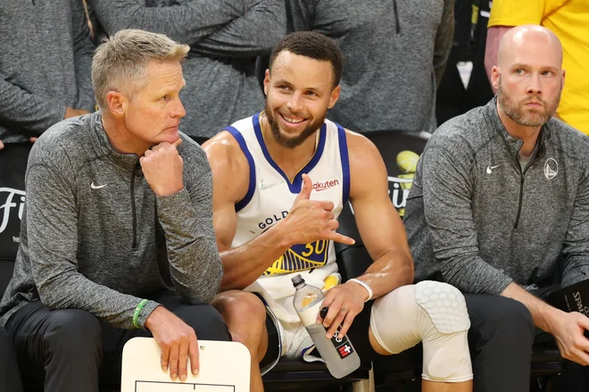 Trener Steve Kerr in Stephen Curry sta dvojec za naslove. FOTO: Ezra Shaw/AFP
