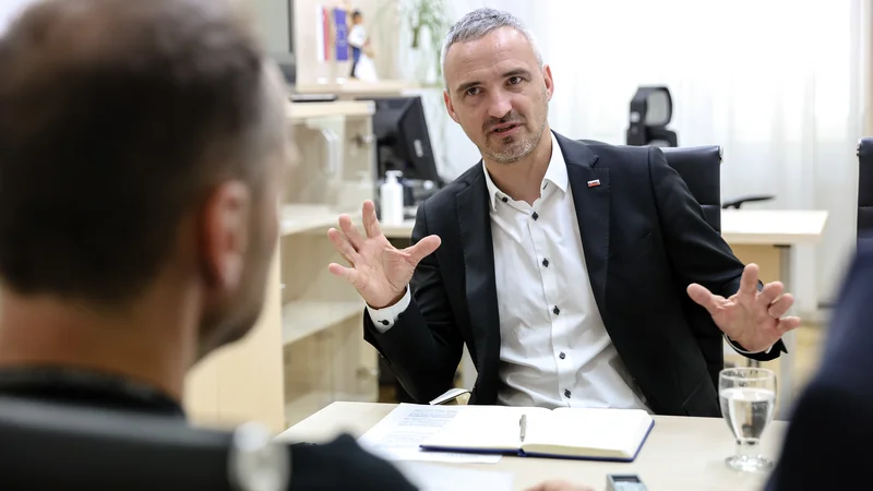 Fotografija: Vodja poslanske skupine NSi Janez Cigler Kralj pravi, da želijo kot opozicijska stranka zelo spoštljivo in partnersko dostopati do vsakega. FOTO: Črt Piksi/Delo