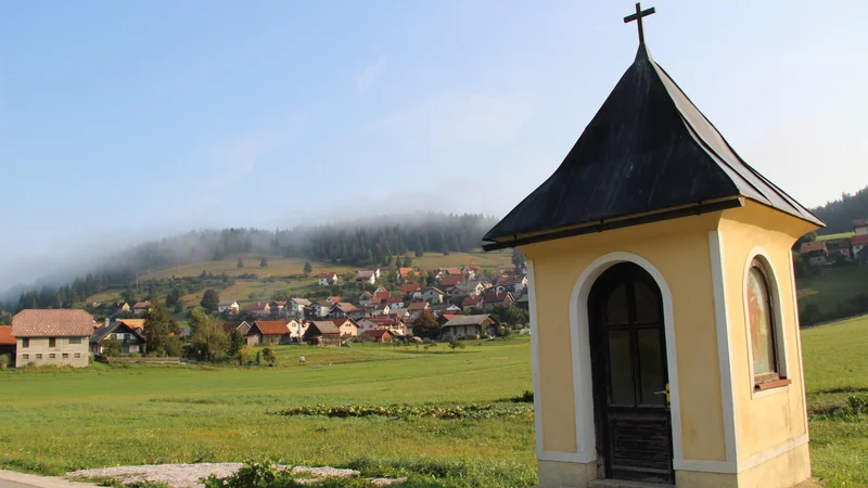 Fotografija: Z Loškim Potokom in okoliškimi kraji je bila povezana pisateljica Zofka Kveder. FOTO: Simona Fajfar
