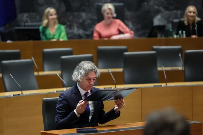 Golob najprej pričakuje sprejem sprememb zakona o RTV, ki bodo reševale krizo vodenja, šele nato pa bi se sistemsko lotili sprememb zakona. FOTO: Črt Piksi/Delo