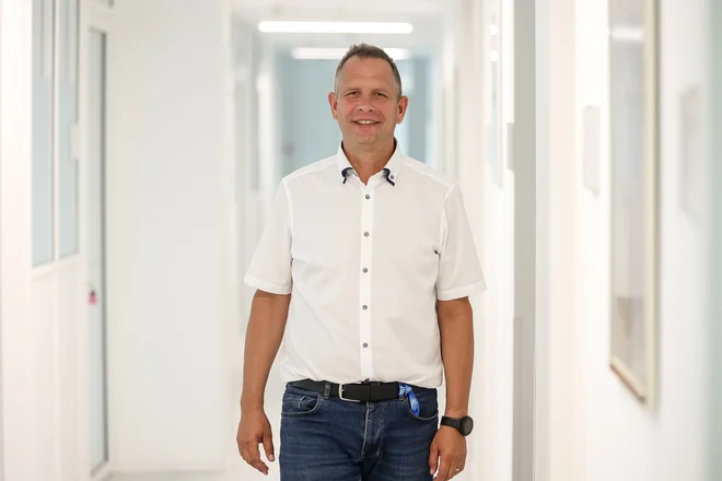 Trg z medicinskimi pripomočki namreč predstavlja več kot četrtino svetovnega trga, pravi Gregor Schoss, direktor SIQ. FOTO: Črt Piksi/Delo