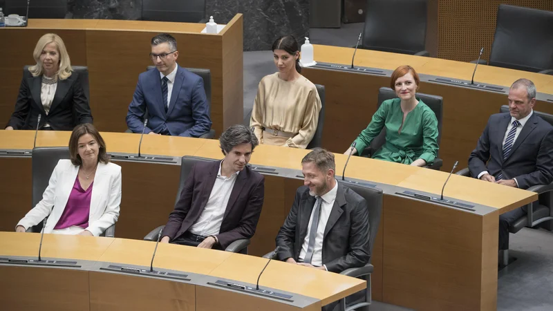 Fotografija: Premier Robert Golob si želi, da bi čez poletje sledilo reformiranje posameznih ministrstev, da bodo ta septembra že »v polnem pogonu«. FOTO: Jure Eržen/Delo
