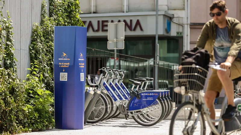 Fotografija: Povprečna prevožena razdalja z električnimi kolesi znaša 1,7 kilometra, čas uporabe pa 20 minut. FOTO: Črt Piksi/Delo