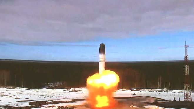 Medcelinska raketa sarmat. FOTO: Russian Defence Ministry Via Reuters
